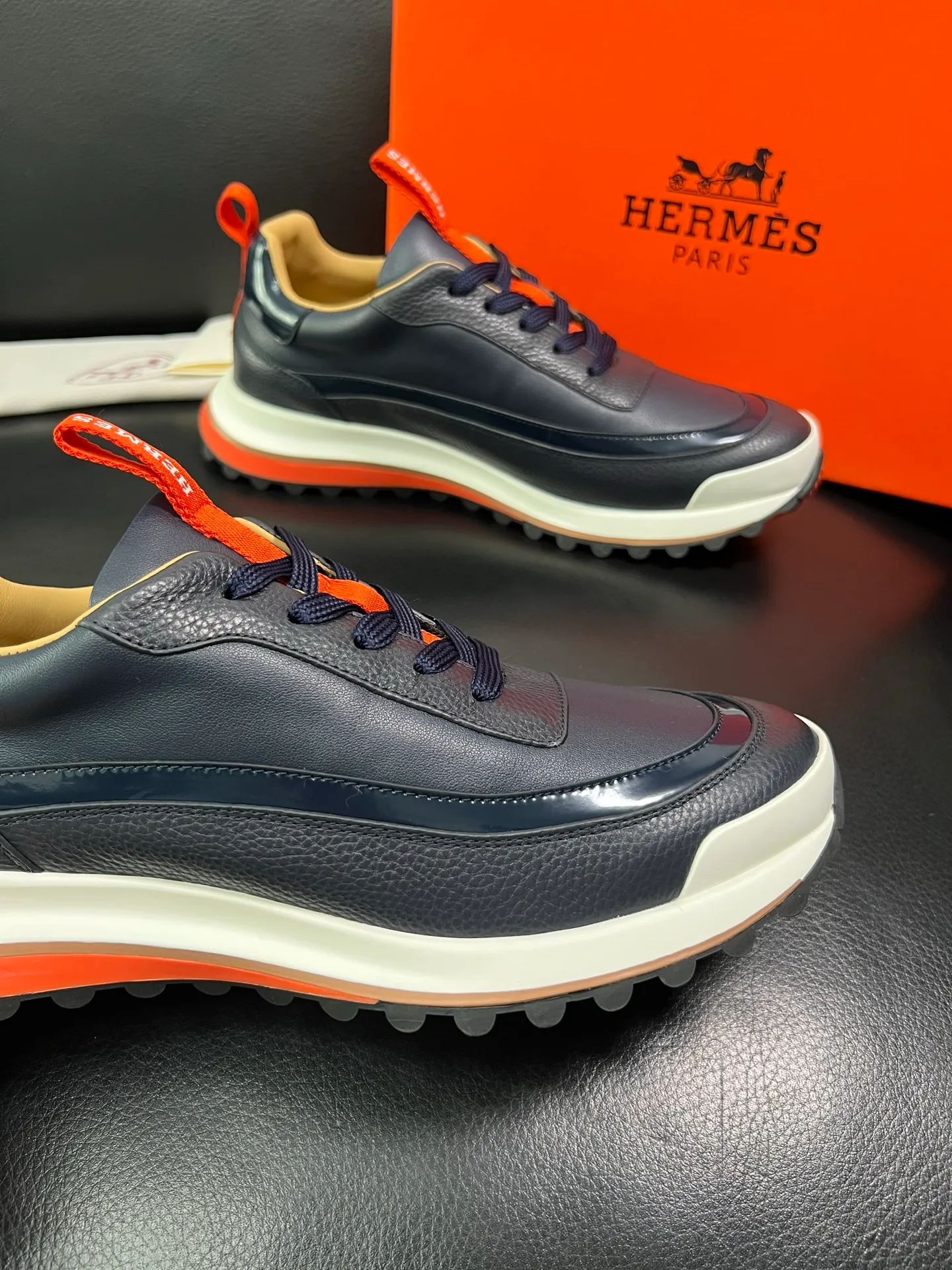 Men's shoes 💰800 Hermes top purchasing Hermes counters are on sale simultaneously with original factory configuration, original cowhide fabrics imported from Italy, high-quality splicing technology, fully imported water-dyed cowhide linings, soles: original soles specially provided by the factory are super comfortable, the original factory follows the order and high quality, you can enter and exit the counter at will, welcome to compare at the counter, code number 39-44 (customized 38 45) 85863